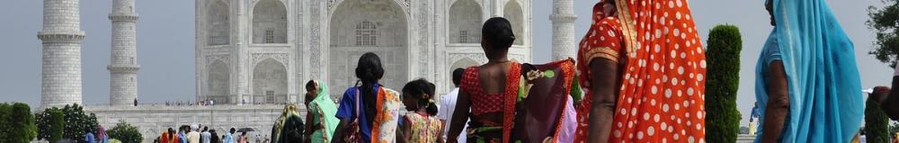 India-Taj-Mahal-women-dresses